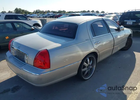 2006 Lincoln Town Car Signature z USA, uszkodzony, nr VIN 1LNHM81W06Y618904